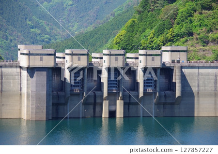 從愛媛縣四國中央市西濃展望台眺望富里水壩 127857227