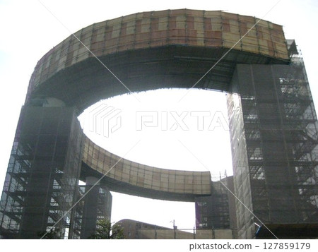 I took this photograph of the Tokadai Line elevated track which is currently being removed. 127859179