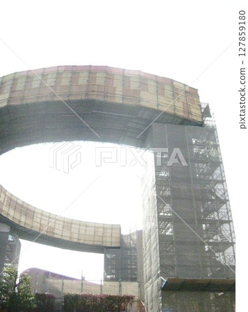 I took this photograph of the Tokadai Line elevated track which is currently being removed. 127859180