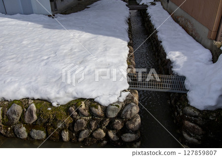 Old houses in Shirakawa-go, Gifu Prefecture in early spring 127859807