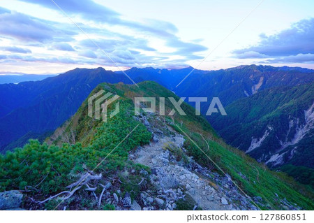 The ridgeline from Mt. Karasawa to Mt. Suisho from the summit of Mt. Shichikura 127860851