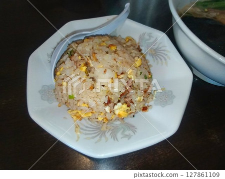 The gentle taste of a local Chinese restaurant... fried rice 127861109