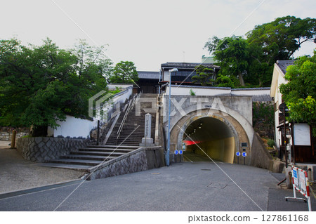 Kanryuji Temple and tunnel in Kurashiki city 127861168