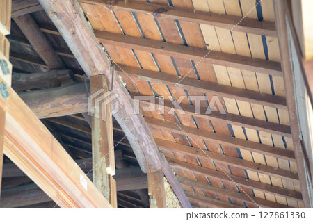 Old house being demolished 127861330