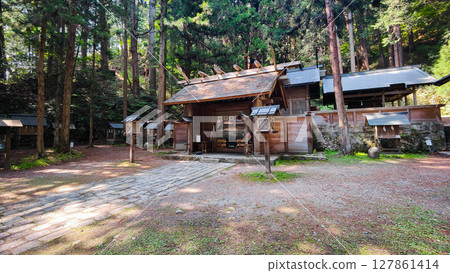Nishina Shinmei Shrine: Shrine gate and worship hall 127861414