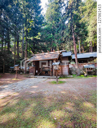 仁科神明神社：神門與拜殿 127861415