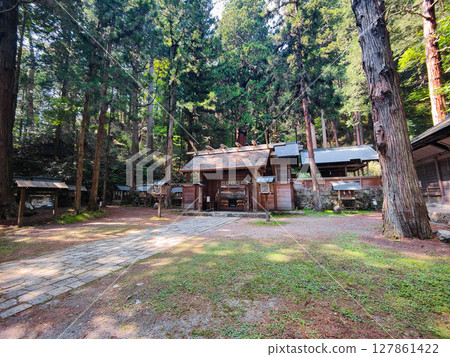 Nishina Shinmei Shrine: Shrine gate and worship hall Nishina Shinmei Shrine: Shrine gate and worship hall 127861422