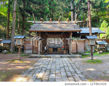 Nishina Shinmei Shrine: Shrine gate and worship hall 127861426