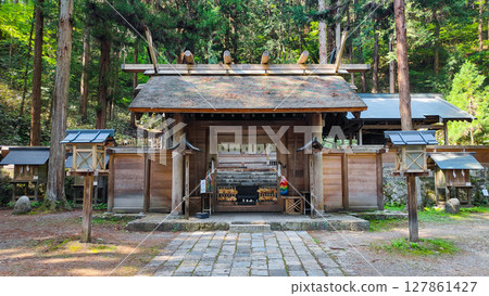 Nishina Shinmei Shrine: Shrine gate and worship hall 127861427
