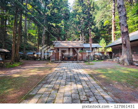 Nishina Shinmei Shrine: Shrine gate and worship hall Nishina Shinmei Shrine: Shrine gate and worship hall 127861431