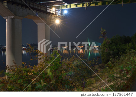 Han river Hangang and panoramic cityscape of Seoul, capital of South Korea at night Han river Hangang and panoramic cityscape of Seoul, capital of South Korea at night 127861447