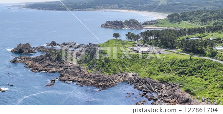 青森縣足毛崎和種差海岸的鳥瞰圖 127861704