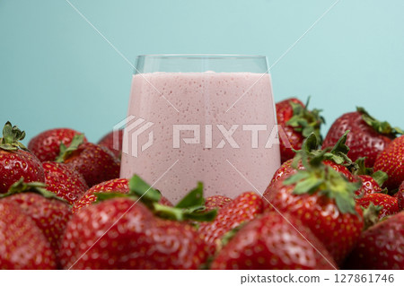 Freshly made strawberry milkshake with milk, ice cream and strawberries. 127861746