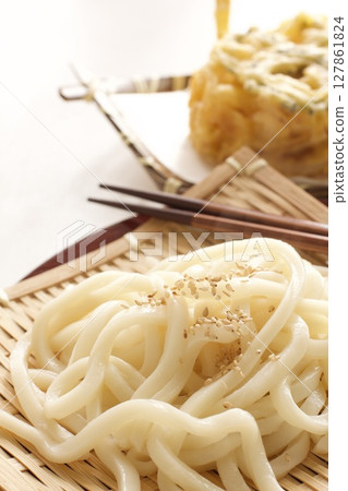 Zaru udon noodles and bitter melon tempura Zaru udon noodles and bitter melon tempura 127861824