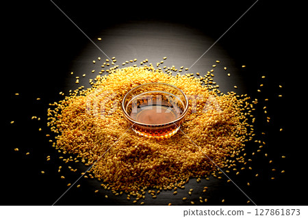 芝麻油 芝麻油 127861873