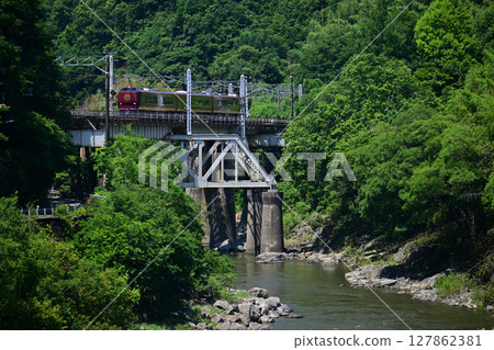 Limited Express "Mahoroba" Peaceful Yamatoji Line Kawachikatakami-Misato 127862381