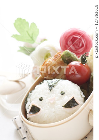 美味的手工人物便當 127863619