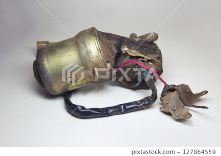 front windshield wiper gear motor with thermal fuse, old, dismantled for replacing front windshield wiper gear motor with thermal fuse, old, dismantled for replacing 127864559