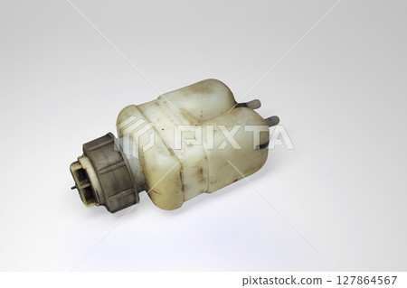 brake fluid tank, dual chamber, semitransparent, level warning sensor cap screw-on. old one 127864567
