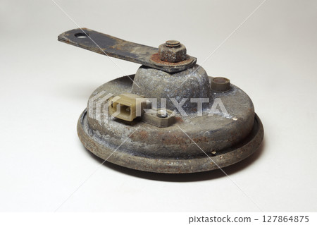 electric horn of car, high tone, two pole, worn 127864875