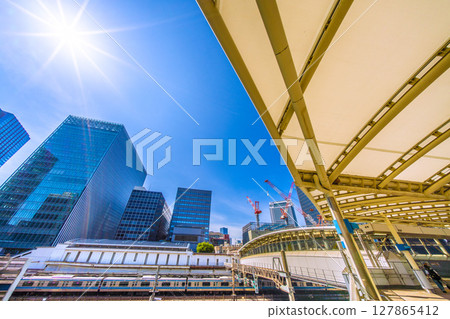 Tokyo cityscape in Japan: Midsummer sunshine...view of Tamachi Station and other areas 127865412