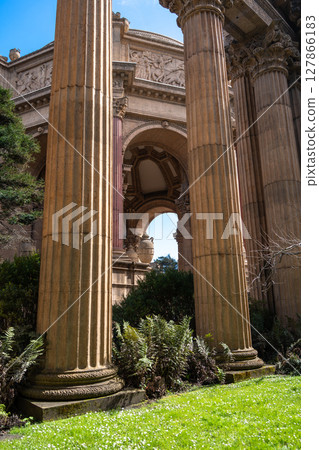 Palace of Fine Arts surrounded by greenery in San Francisco, USA 127866183