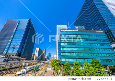 Tokyo cityscape in Japan: Midsummer sunshine...view of the Shinkansen passing in front of Tamachi Station 127866504
