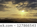 山上的日落 127866543
