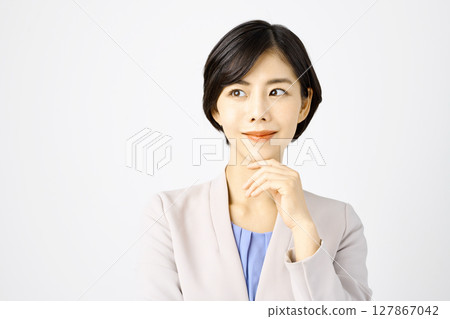 Smiling business woman in a suit (white background) 127867042