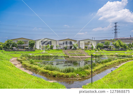 Kashiwa-no-ha T-SITE and Kashiwa-no-ha Aqua Terrace (Kashiwa City, Chiba Prefecture) 127868875