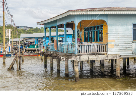 Kampong Ayer the floating village wooden Malay traditional houses standing on stilts on the river, Bandar Seri Begawan, Borneo, Sultanate Brunei Darussalam 127869583