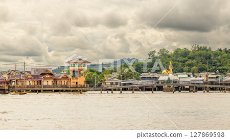 Kampong Ayer the floating village wooden Malay traditional houses standing on stilts on the river, Bandar Seri Begawan, Borneo, Sultanate Brunei Darussalam 127869598