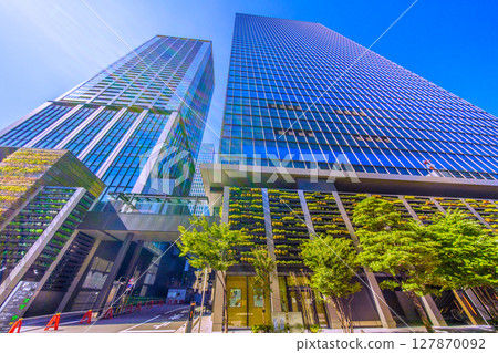 Tokyo cityscape in Japan, overlooking the World Trade Center Building South Tower (right) in front of Hamamatsucho Station Tokyo cityscape in Japan, overlooking the World Trade Center Building South Tower (right) in front of Hamamatsucho Station 127870092