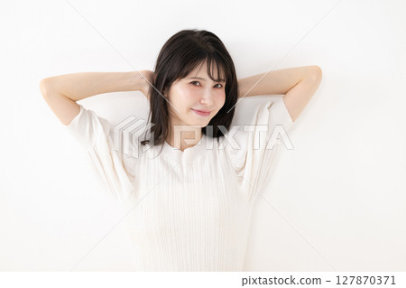 一個微笑的中年婦女 一個微笑的中年婦女 127870371