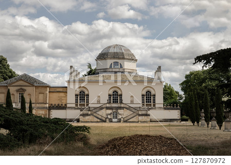 A picturesque of Chiswick House is a Neo-Palladian architecture. A picturesque of Chiswick House is a Neo-Palladian architecture. 127870972