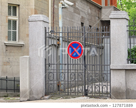 Gate entrance 127871889