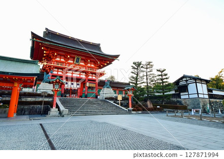 Kyoto Prefecture, Fushimi Inari Taisha Shrine Tower Gate, Fukakusa Yabunouchicho, Fushimi Ward, Kyoto City, February 2022 Kyoto Prefecture, Fushimi Inari Taisha Shrine Tower Gate, Fukakusa Yabunouchicho, Fushimi Ward, Kyoto City, February 2022 127871994