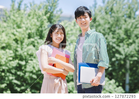 大學生，大學校園，職校學生，藍天 127872293