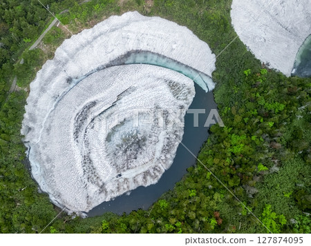 岩手縣和秋田縣八幡平龍眼的鳥瞰圖 127874095