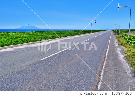 Spectacular views of the Ororon Line in Hokkaido in summer 127874106