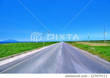 Spectacular views of the Ororon Line in Hokkaido in summer 127874111