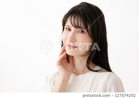 Beauty image of middle-aged women 127874202