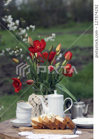 garden and tea party 127874292