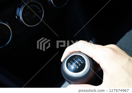 Close-up photo of a 6-speed gear shift knob in a manual car 127874967