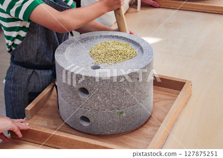 Child making buckwheat flour (7 years old/boy) Child making buckwheat flour (7 years old/boy) 127875251