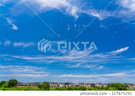 Refreshing blue sky and the landscape of the city 127875293