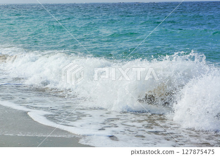 View of the waves crashing on the beach View of the waves crashing on the beach 127875475