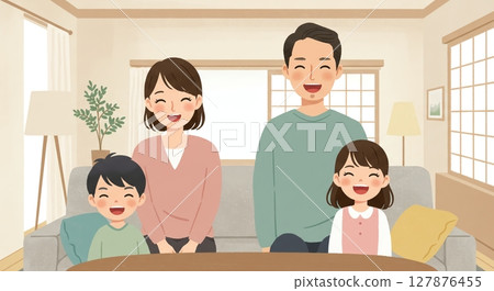 一個微笑的家庭在客廳放鬆，幸福的家庭關係 127876455