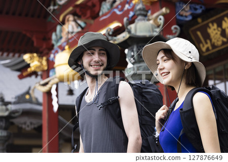 入境遊客在日本享受觀光 127876649