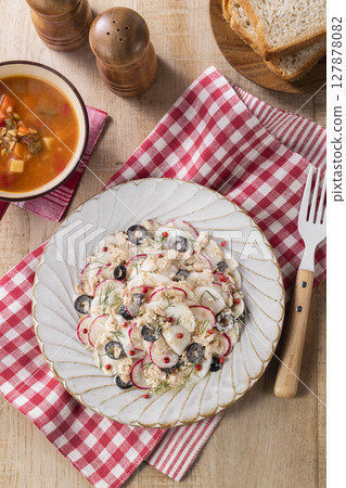 蕪菁和小蘿蔔鮪魚沙拉 127878082